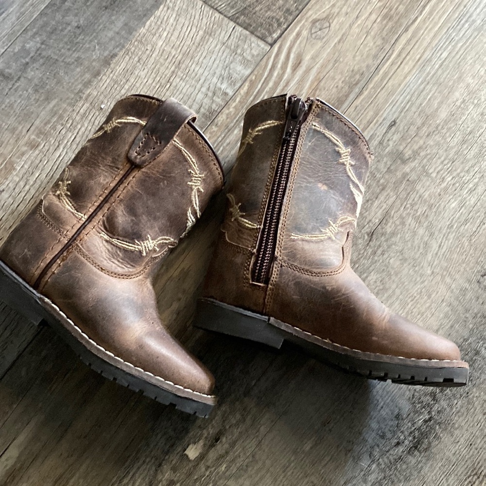 Toddler size 6 roper cowboy boots